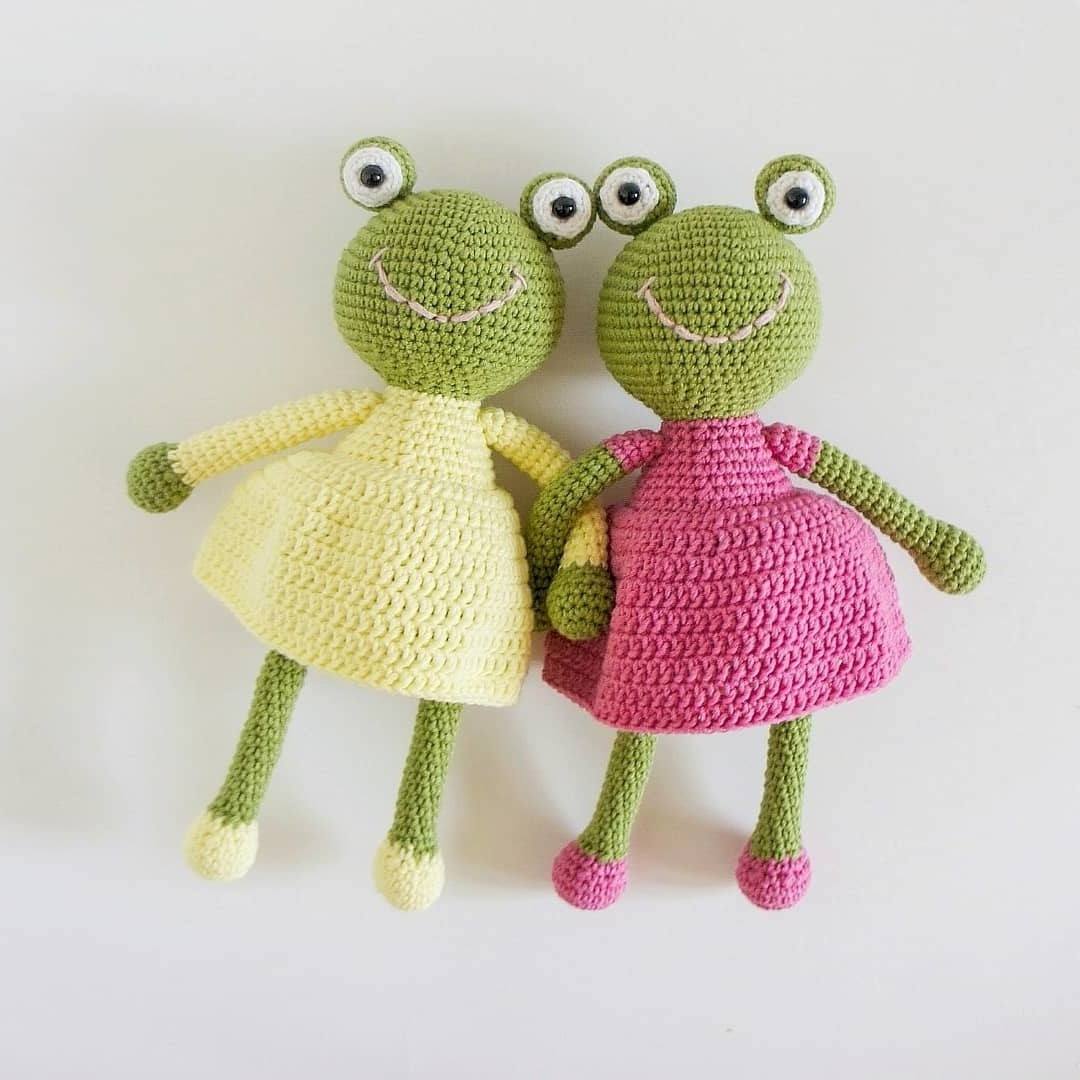 Crochet frog amigurumi in dress Amiguroom Toys
