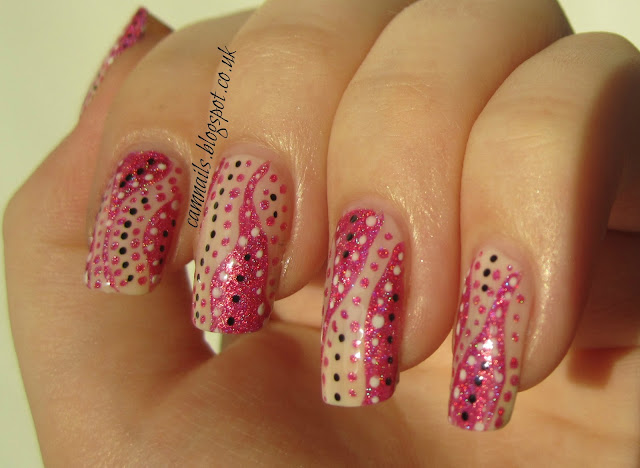 dots-emily-de-molly-pink-manicure-art-deco-holographic
