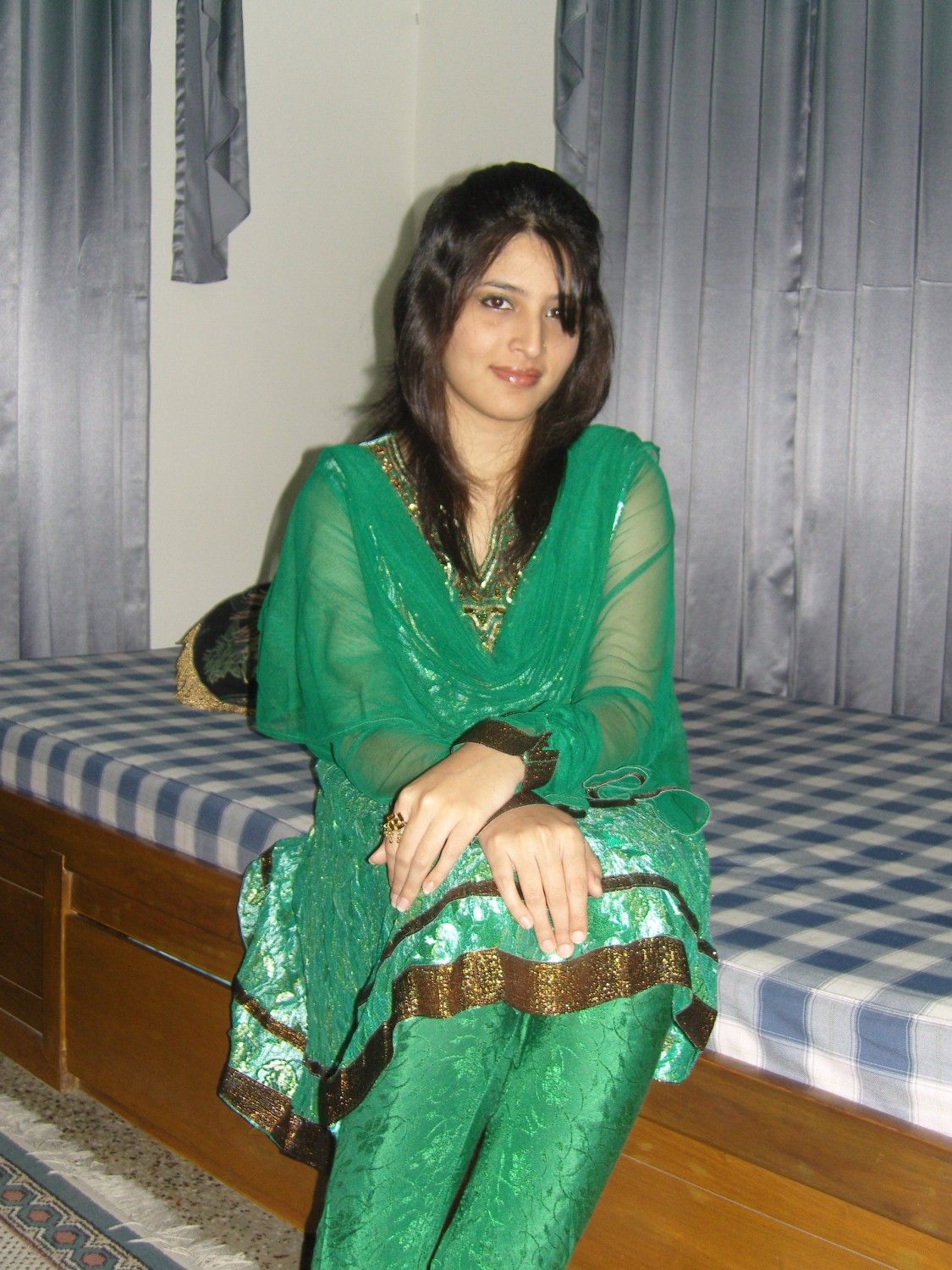 Newly Married Kabhi Beautiful Kabhi Slutty 10 Oct 2011