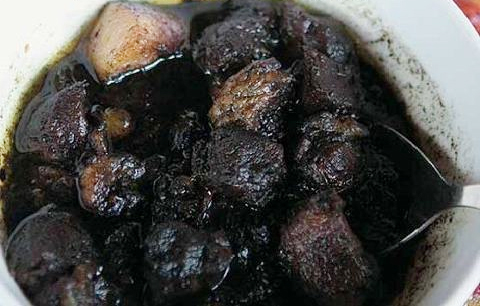 Gahori Manxor Hoite Til (Pork with Black Sesame Seeds) 