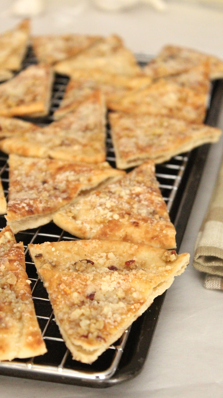CHEESY GARLIC PITA CHIPS | In Good Flavor | Great Recipes | Great Taste