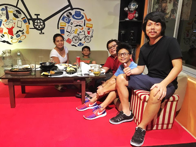 Do you know that Empoy is also business-minded? TAKE A PEEK INSIDE “Wayback 90s” Resto-Bar Do you know that Empoy is also business-minded? TAKE A PEEK INSIDE “Wayback 90s” Resto-Bar