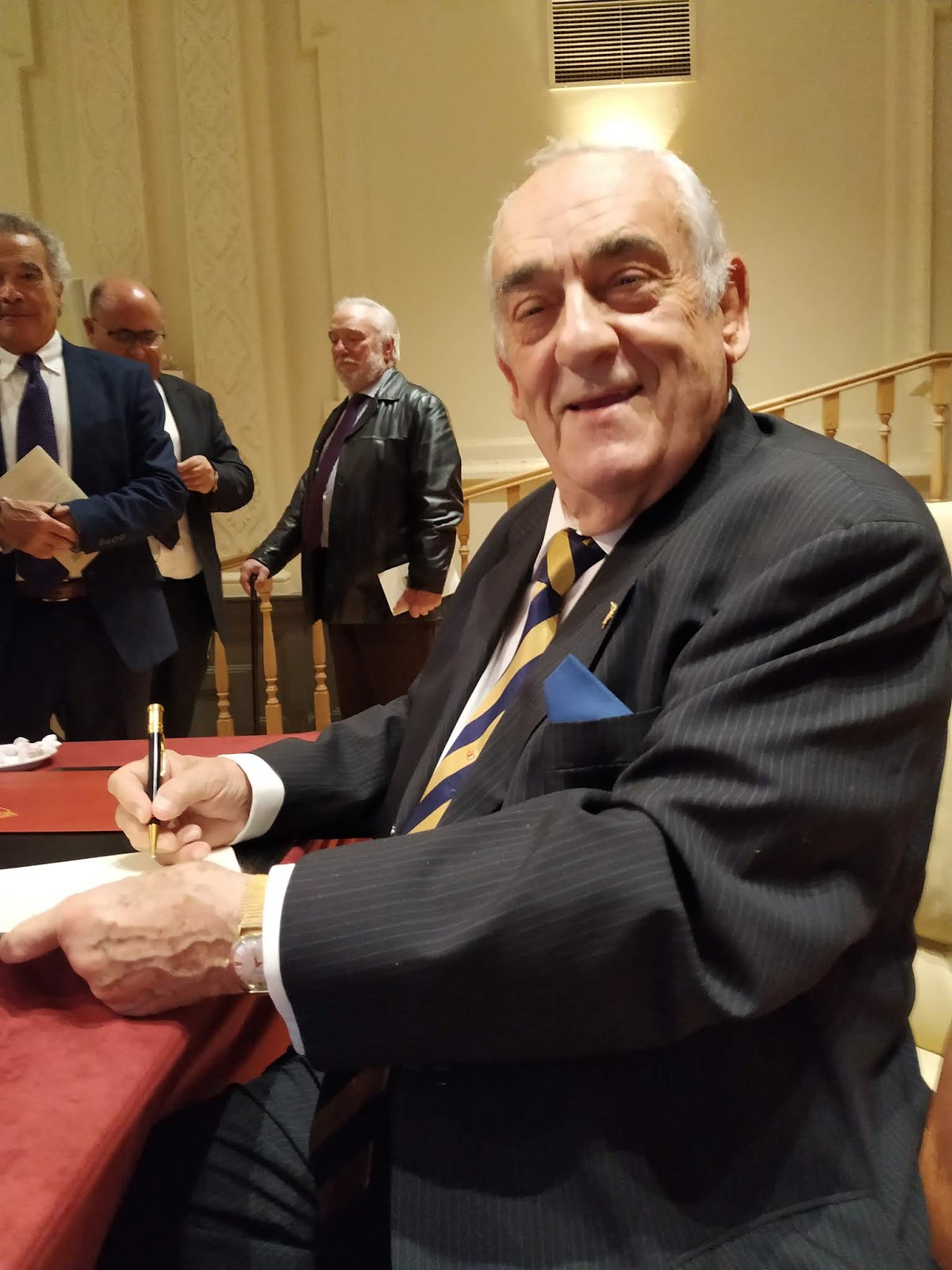 LA MIRADA ACTUAL Alfredo Gómez Gil, autor del libro de poemas