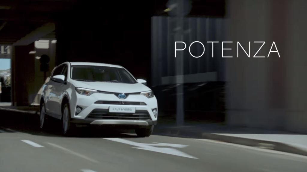 Pubblicità Toyota Nuovo RAV4 Hybrid ''Cambiamenti'' Foto e Testimonial 2016