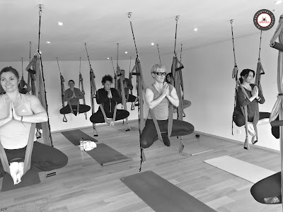 aeroyoga, yoga aereo, aerial yoga, air yoga, yoga aerien, fly, flying, gravity, suspension, gaelle devic, rafael martinez, stage, formacion, teacher training, anti, age, trapeze