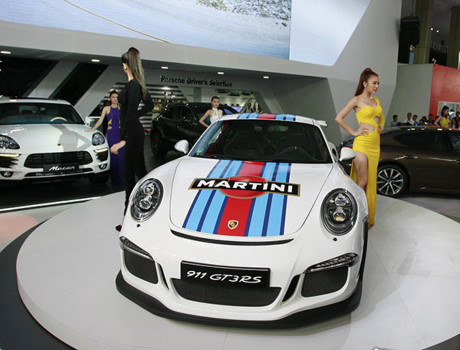 Xe o to nhap khau 'met moi' vi thue - Anh 2