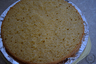 Pan di Spagna con mousse al cioccolato fondente e acqua