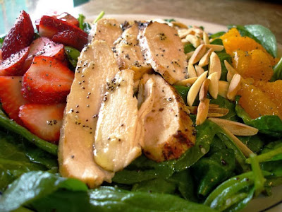 strawberry spinach salad with grilled chicken and poppyseed dressing
