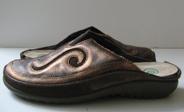 NAOT FOOTWEAR COMFORTABLE SHOES SIZE 40 SIZE 9