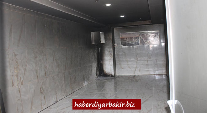 Bismil Özbek Yaşar Plaza mescidindeki Kur'an-ı Kerimleri yaktılar Bismil Özbek Yaşar Plaza mescidindeki Kur'an-ı Kerimleri yaktılar
