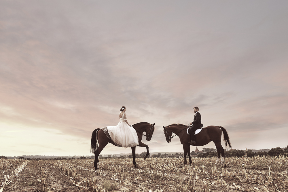 ZE ŚLUBU PROSTO W SIODŁO!