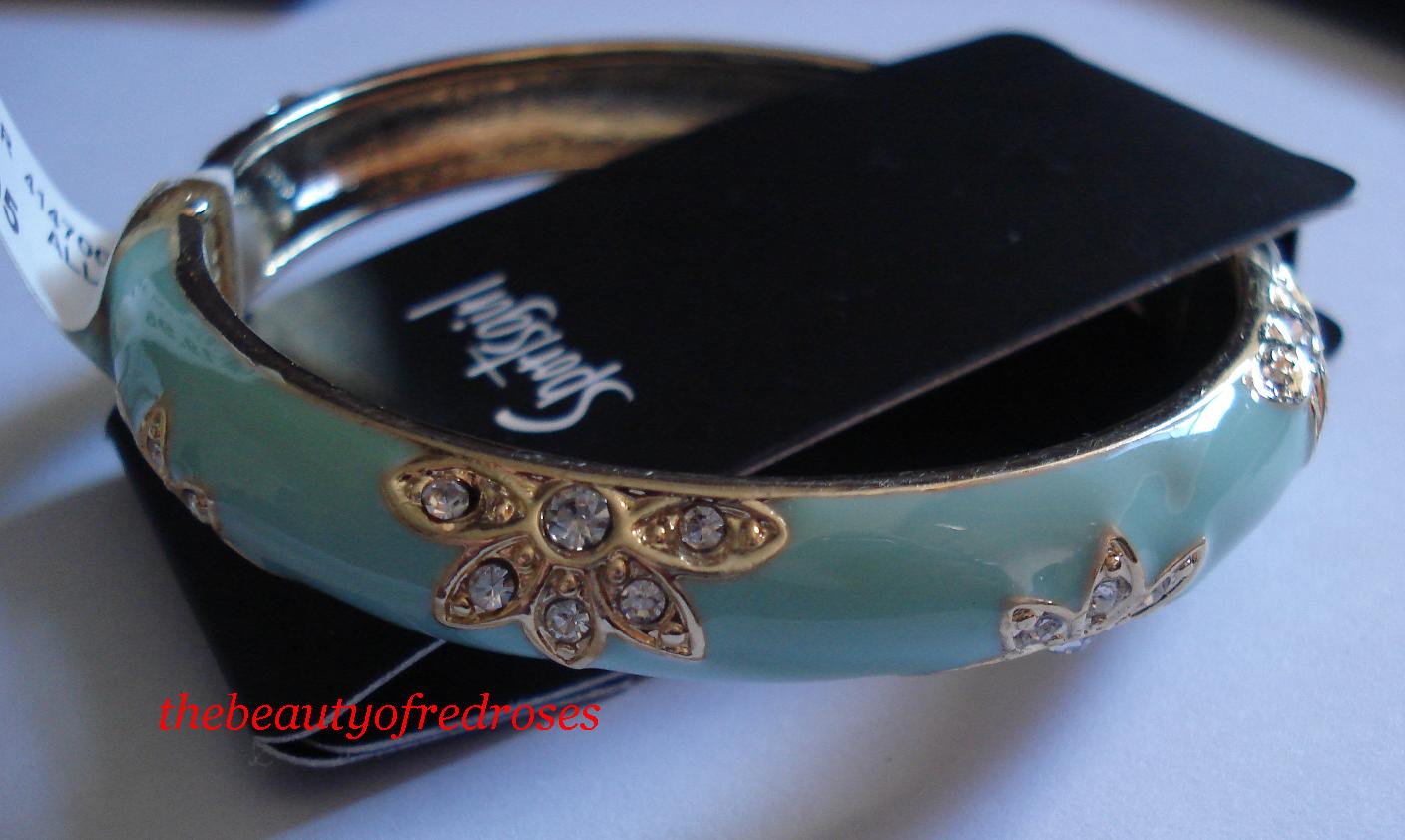 The Beauty of Red Roses Sportsgirl Accessory Haul + Nail Rock