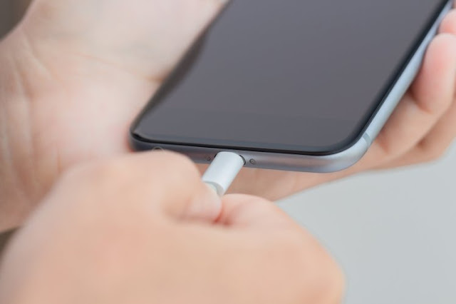 Here's how to massively boost your iPhone’s charging speed Here's how to massively boost your iPhone’s charging speed