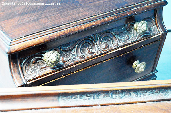 Detalle de la mesilla