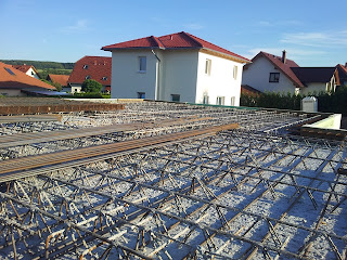 Anita & Dirk´s Bautagebuch - Winkelbungalow: Rohbau - Vorbereitung Betondecke + Terrassensäule