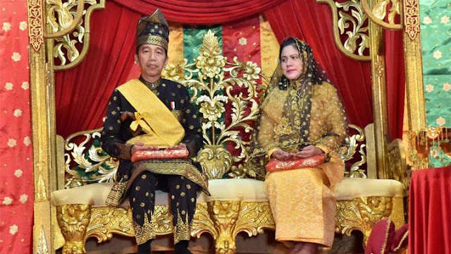 Jokowi: Survei Internal di Riau Saya Masih 42%, Sebelah 54% Jokowi: Survei Internal di Riau Saya Masih 42%, Sebelah 54%