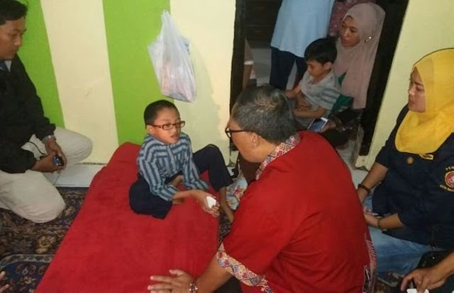 8 Fakta dari Kisah Fahri (11th), Anak yang Setiap Batuk Tulangnya Selalu Patah 8 Fakta dari Kisah Fahri (11th), Anak yang Setiap Batuk Tulangnya Selalu Patah