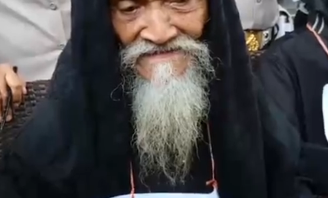 Seperti Inilah Wawancara Ekslusif Dengan Mahaguru Dimas Kanjeng yang Sebenarnya Hanya... Seperti Inilah Wawancara Ekslusif Dengan Mahaguru Dimas Kanjeng yang Sebenarnya Hanya...