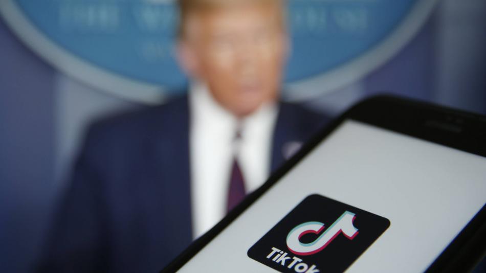 Trump firma y ordena a empresas finalizar operaciones con TikTok y WeChat, compañías chinas en los próximos 45 días Trump firma y ordena a empresas finalizar operaciones con TikTok y WeChat, compañías chinas en los próximos 45 días