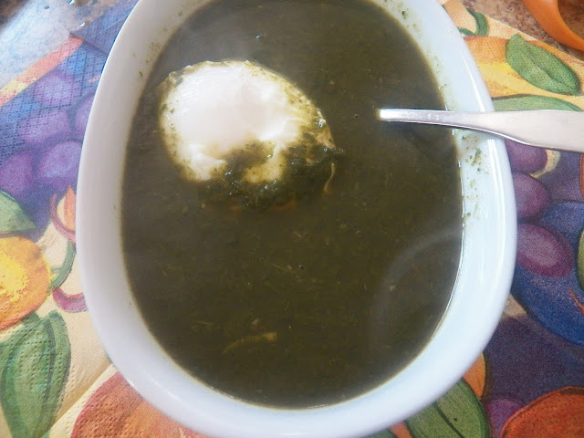Spinat Suppe (Spinach Soup with poached egg)