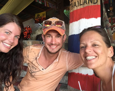 Having Cocktails in Mong Bar on Had Farang Beach on Ko Mook Photo of Ellis having cocktails with Reneé and Sebastian on Koh Muk