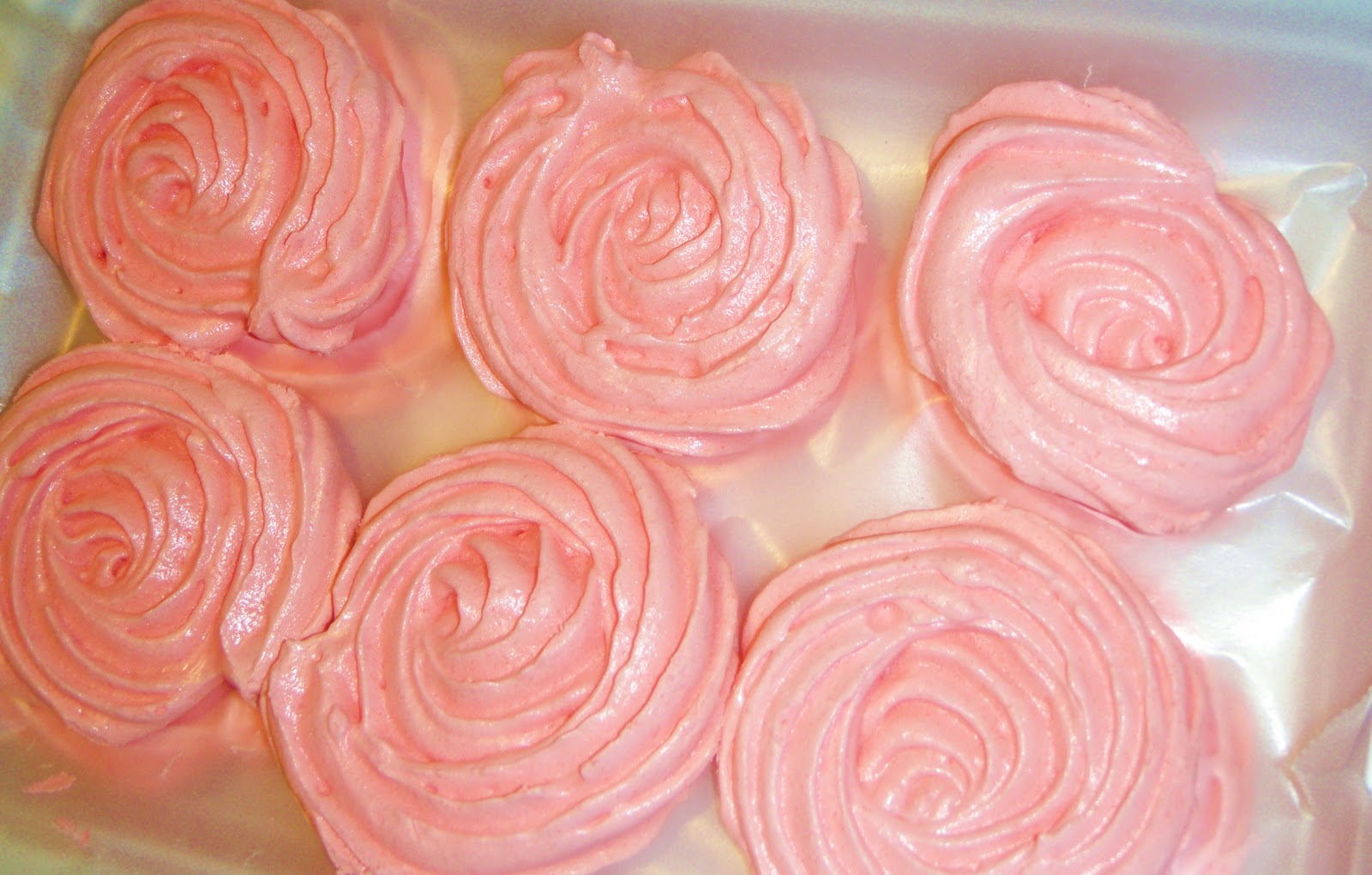 Lake View Kitchen Chocolatedipped Strawberry Meringue Roses