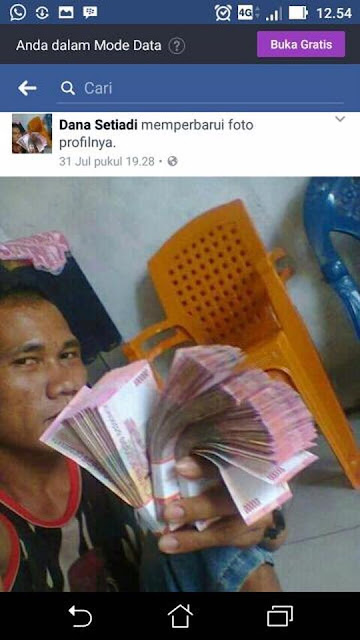 Akun Ini Tawarkan Uang Palsu Di Grup Jual Beli Facebook, Minta Diciduk Polisi Nih! Akun Ini Tawarkan Uang Palsu Di Grup Jual Beli Facebook, Minta Diciduk Polisi Nih!