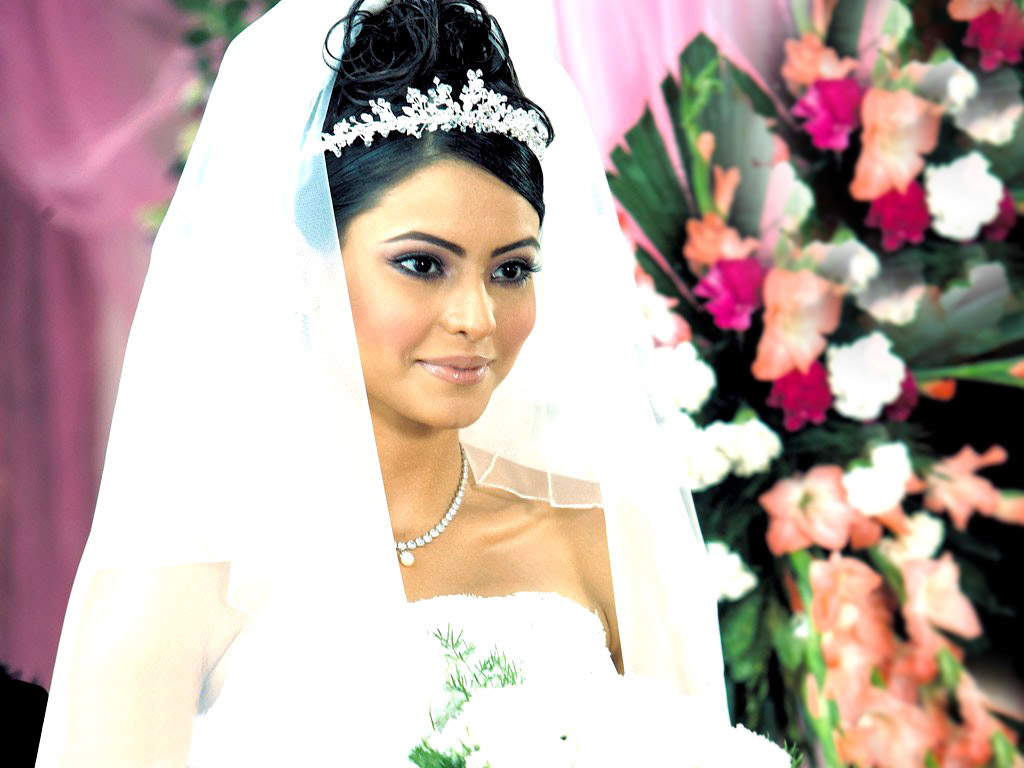 ladies wallpaper: Amna Sharif Looking Gorgeous in Bridal Dress