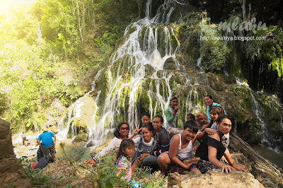 Foto bareng di air terjun Mauhalek, Belu