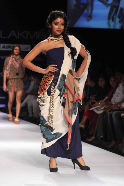 Shriya Saran Sizzling walk on the LFW summer Resort 2013 ramp