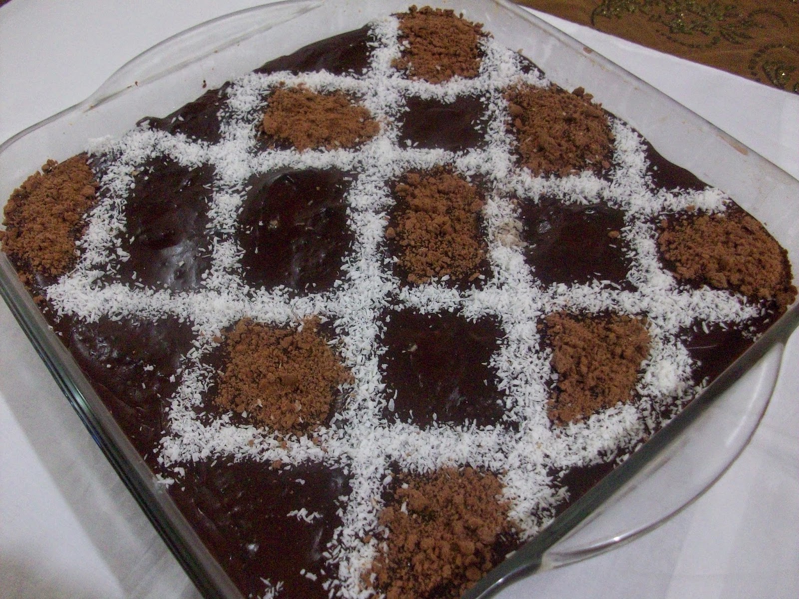 MUHALLEBİLİ SOSLU KEK