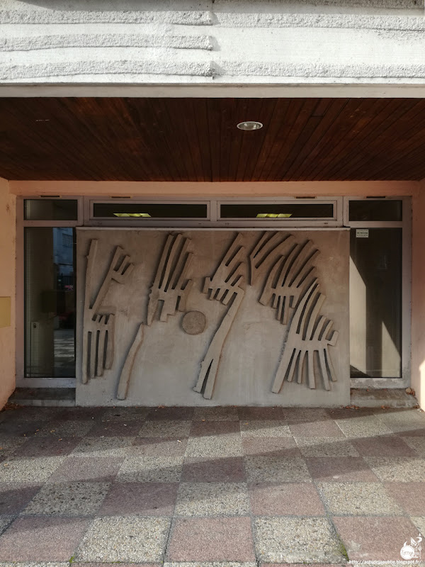 Creil - Centre d'imagerie médicale et parking.  Sculpteur: Jean Kerbrat  Creation: Entre 1972 et 1976