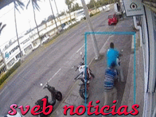 Se llevan motocicleta sin pagar en Elektra de Miguel Aleman en Veracruz
