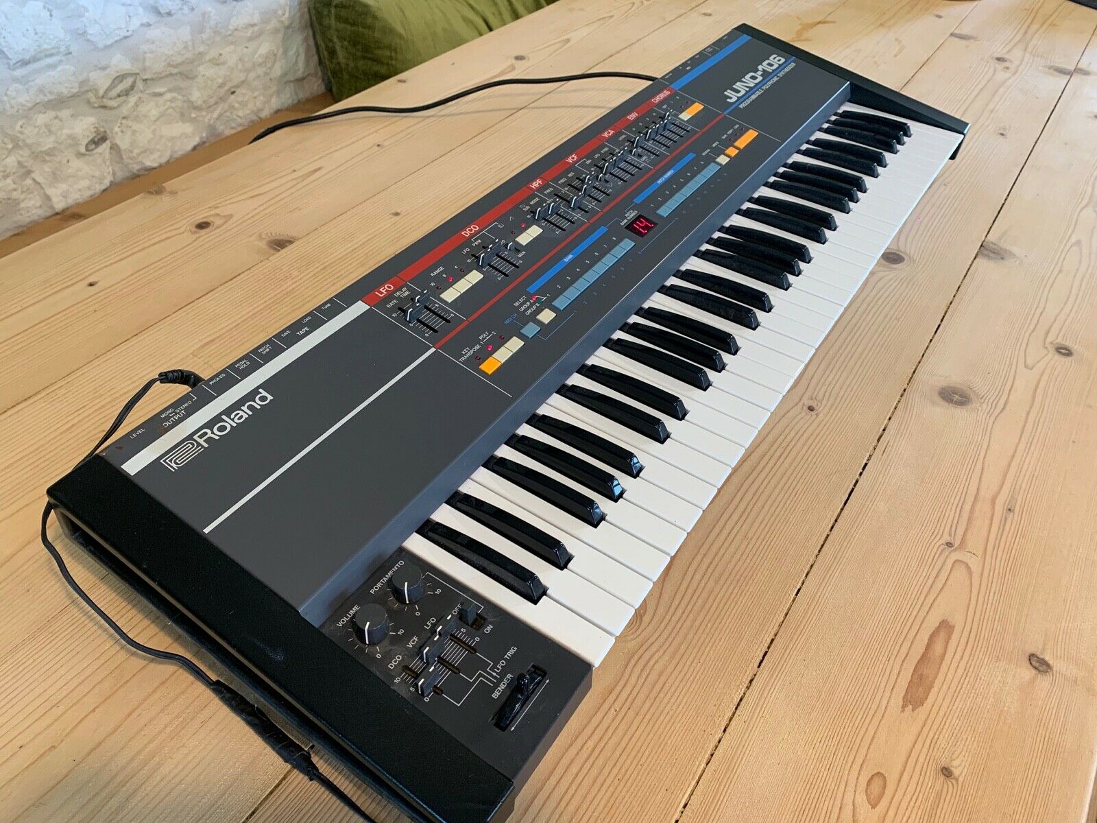 MATRIXSYNTH Roland Juno 106 Analogue Poly Synth SN 475386