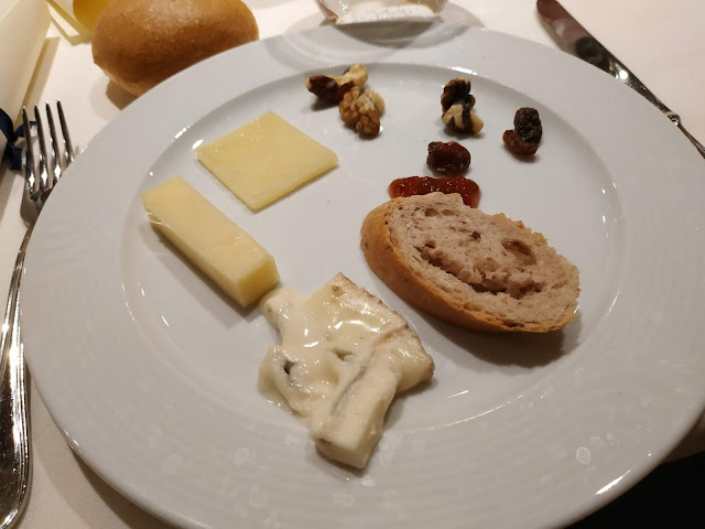 Plateau de fromages : Vezzena, Provolone et Gorgonzola