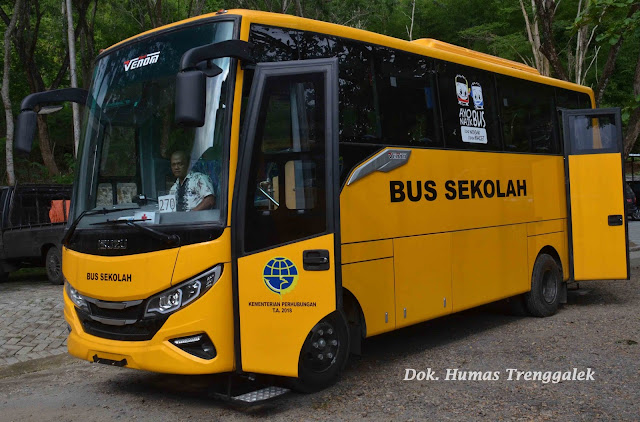 Trenggalek Terima Bantuan Dua Bus Sekolah dari Kementerian Perhubungan