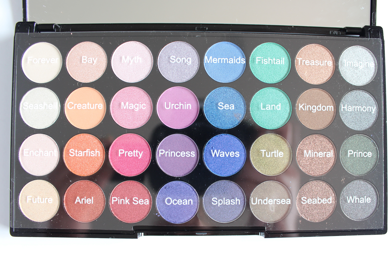 Makeup revolution 32 eye palette mermaids forever Makeup revolution 32 eye palette mermaids forever