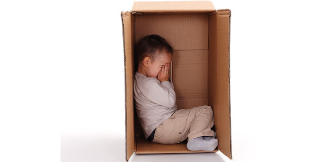 8 Solusi Menghadapi Anak yang Pemalu dan Penakut 8 Solusi Menghadapi Anak yang Pemalu dan Penakut