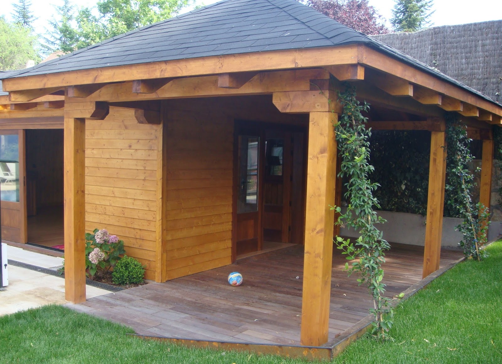 DISEÑO, FABRICACIÓN Y MONTAJE DE ESTRUCTURAS DE MADERA, PORCHES