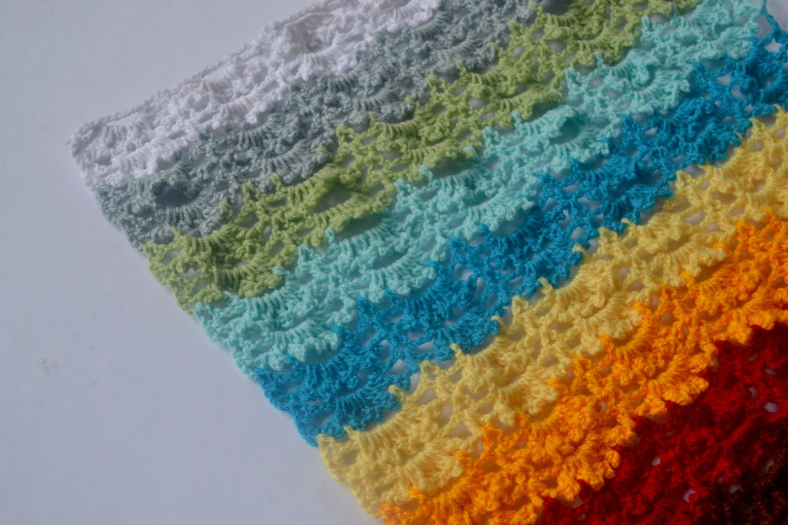 The Lazy Hobbyhopper Frilly striped pillow cover free stitch pattern