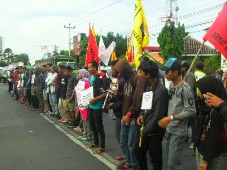 May Day, CGRP  Demo Ajukan 12 Tuntutan