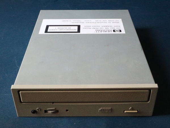 BugWorkShop - 甲蟲工作室: Hitachi（日立）CDR-8330 光碟機（CD-ROM Drive） - 拆解（二）
