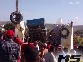 PÃO DE AÇÚCAR: Caminhão desgovernado provoca acidente com uma pessoa morta e outras quatro feridas 