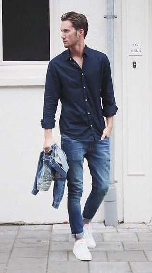calça jeans preta e camisa social