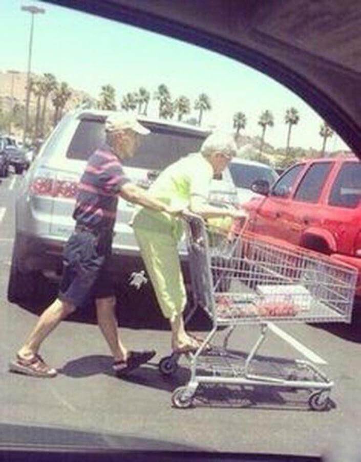 20 Adorable Pictures Of Elderly Couple Prove That True Love Never Ends