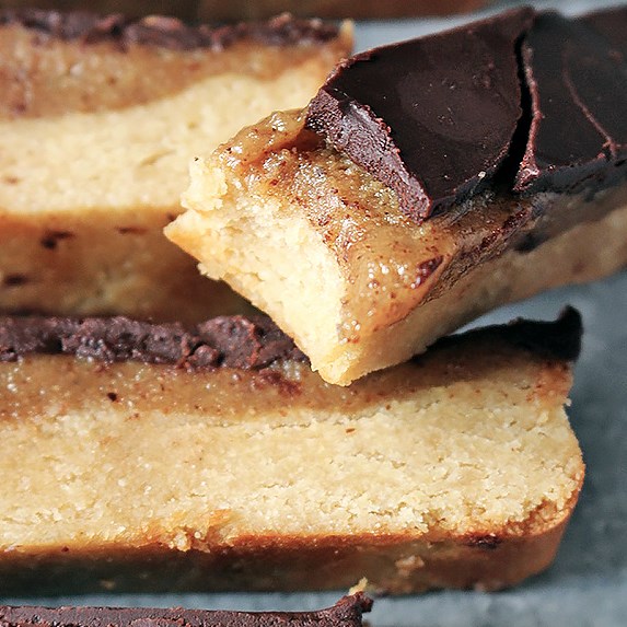 PALEO HOMEMADE TWIX BARS #Healthy #baking PALEO HOMEMADE TWIX BARS #Healthy #baking