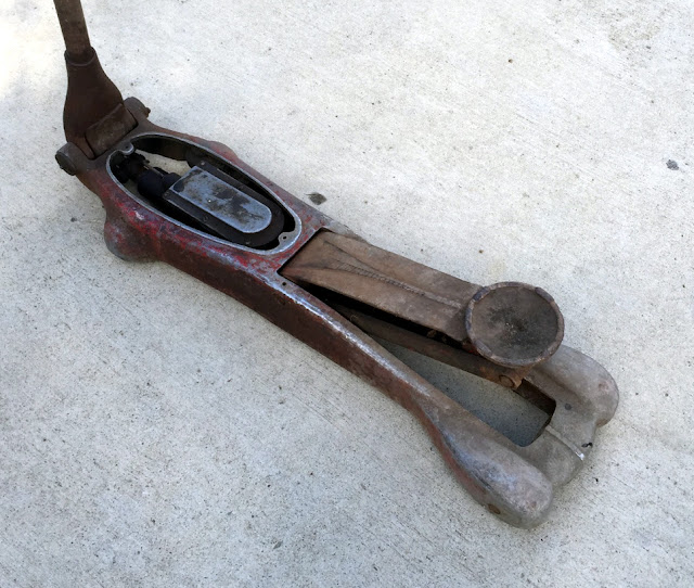 Just A Car Guy streamlined Blackhawk floorjack, model SJ 18