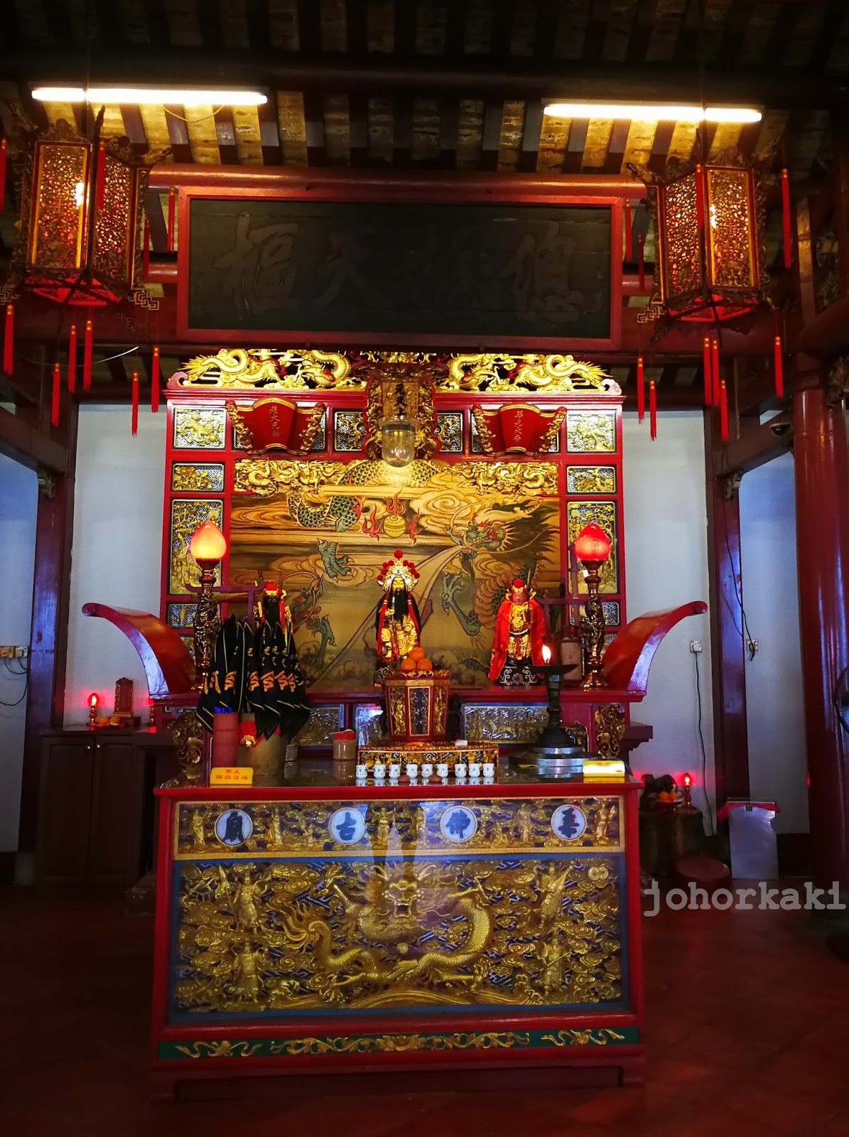 Why Visit the Johor Chinese Old Temple in JB? 柔佛古廟 Tony Johor Kaki