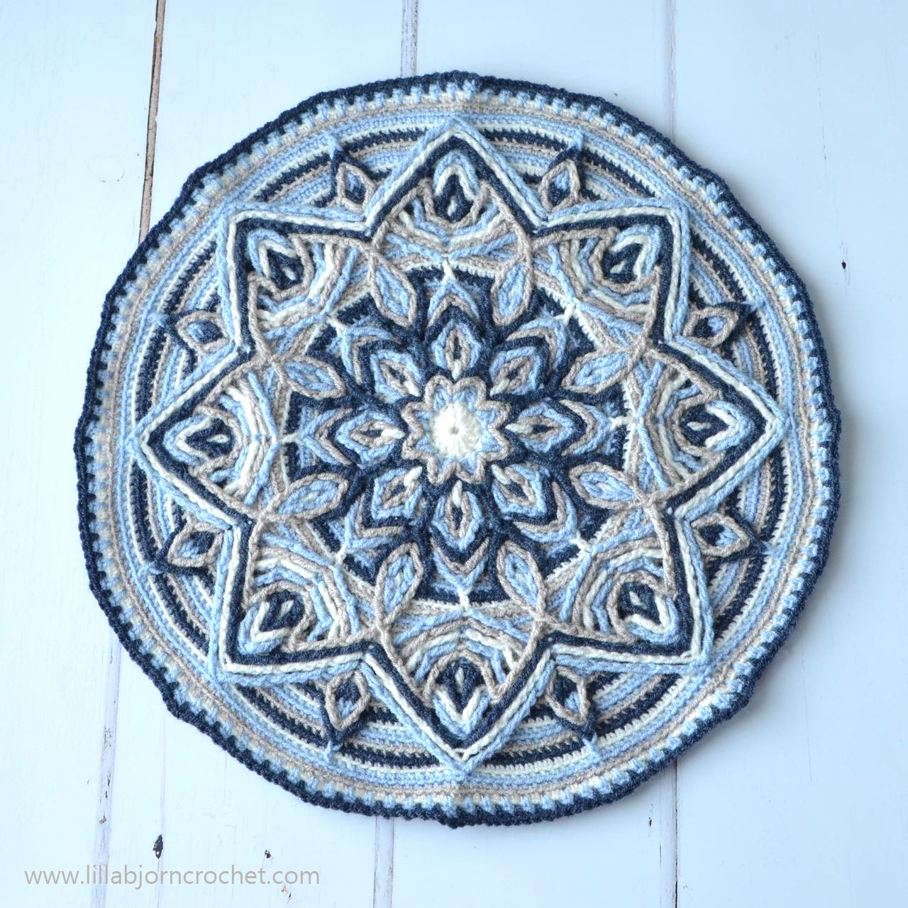 Illusion Mandala - original overlay crochet pattern by www.lillabjorncrochet.com
