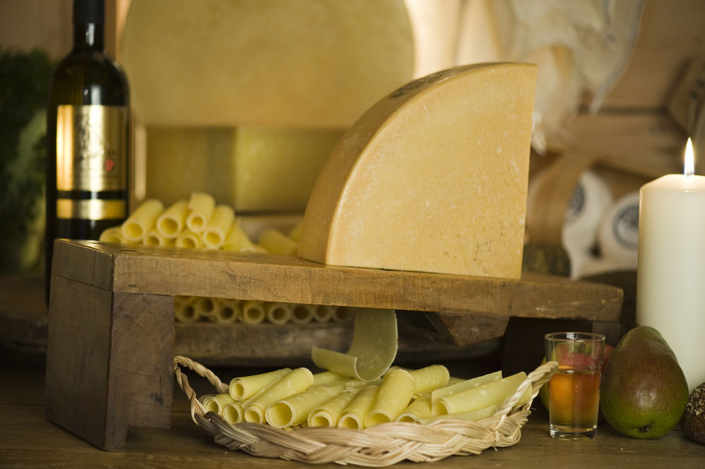 Hobelkäse is traditionally cut into fine slices before being served. Photo: Gstaad Saanenland Tourismus.